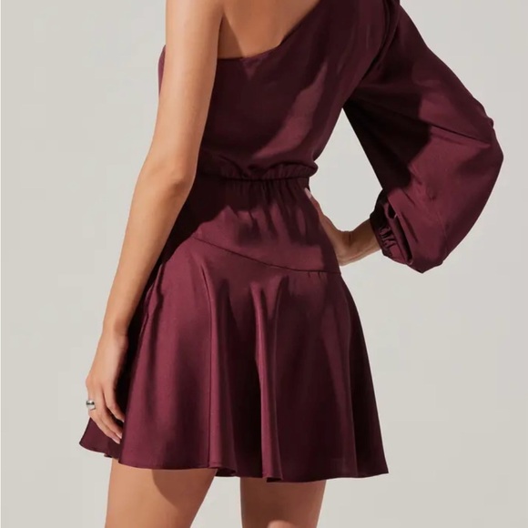 NWT ASTR the Label Satin Scarf One-Shoulder Minidress - Picture 8 of 16